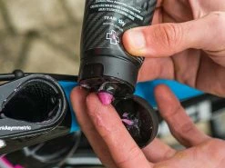 MUC-OFF Carbon Gripper Pâte De Montage Carbone - Tube 75gr 10 MUC-OFF Carbon Gripper Pâte De Montage Carbone - Tube 75gr -Promos Vtt Complets Boutique muc off carbon gripper pate de montage carbone tube 75gr 3