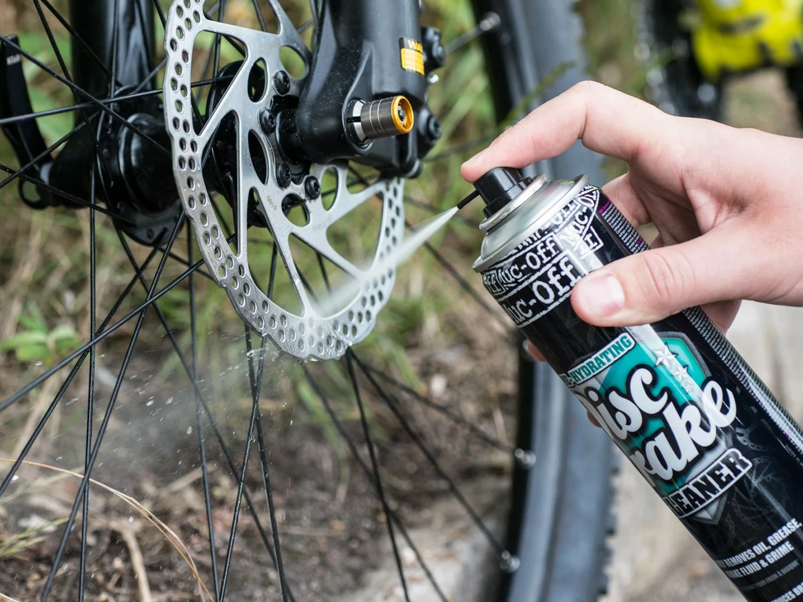MUC-OFF Disc Brake Cleaner Dégraissant Disque - Aérosol 400ml 7 MUC-OFF Disc Brake Cleaner Dégraissant Disque - Aérosol 400ml – Image 5