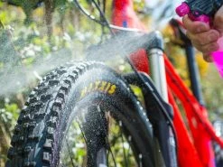 MUC-OFF Pack Bike Care Nettoyant Vélo Spray 1L + Lustrant Aérosol 500ml -Promos Vtt Complets Boutique muc off pack bike care nettoyant velo spray 1l lustrant aerosol 500ml 5