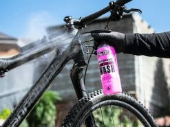 MUC-OFF Waterless Wash Nettoyant Sans Eau Haute Performance - Spray 750ml 7 MUC-OFF Waterless Wash Nettoyant Sans Eau Haute Performance - Spray 750ml -Promos Vtt Complets Boutique muc off waterless wash nettoyant sans eau haute performance spray 750ml 2
