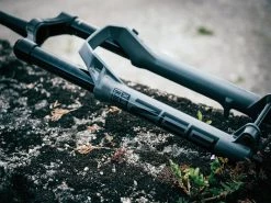 ROCKSHOX Fourche Zeb Ultimate 29'' Charger 3 RC2 DebonAir+ Déport 44mm 180mm 2023 -Promos Vtt Complets Boutique rockshox fourche zeb ultimate 29 charger 3 rc2 debonair deport 44mm 180mm 2023 4